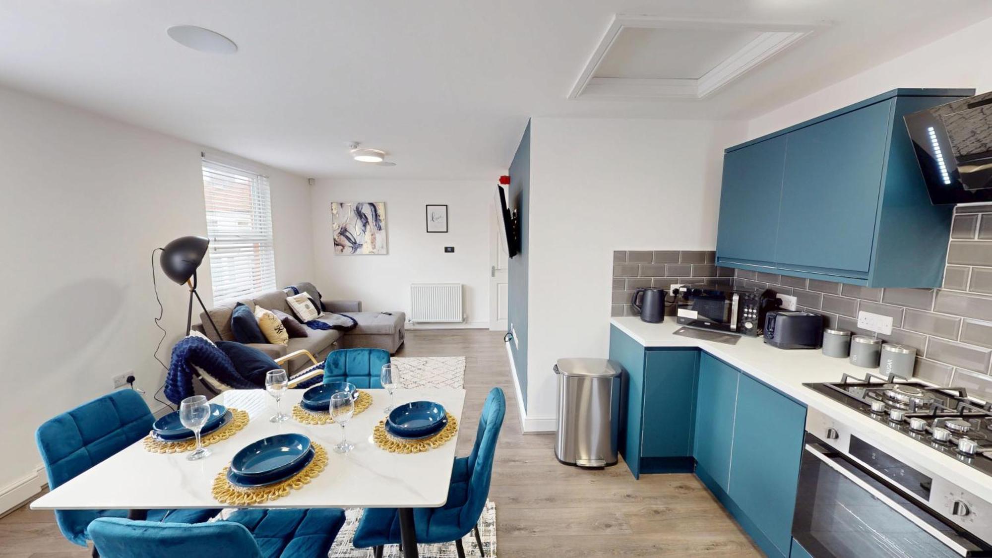 Holiday home 5 Tvs 10 Mins To 2 Showers Parking *